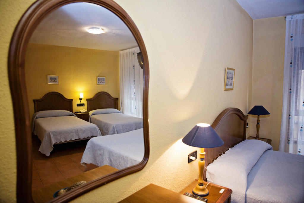 Hostal Guzman El Bueno By Gaiarooms Leon Ruang foto