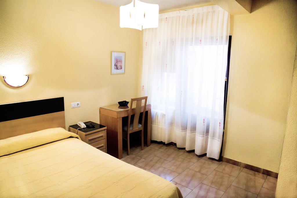 Hostal Guzman El Bueno By Gaiarooms Leon Ruang foto
