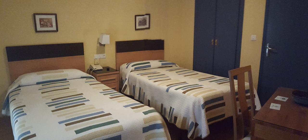 Hostal Guzman El Bueno By Gaiarooms Leon Bagian luar foto