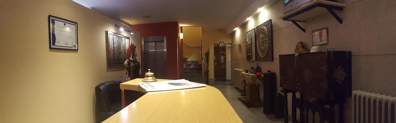 Hostal Guzman El Bueno By Gaiarooms Leon Bagian luar foto