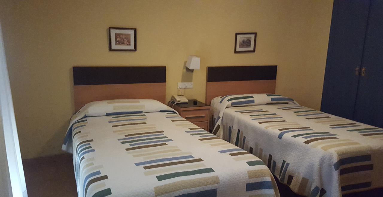 Hostal Guzman El Bueno By Gaiarooms Leon Bagian luar foto